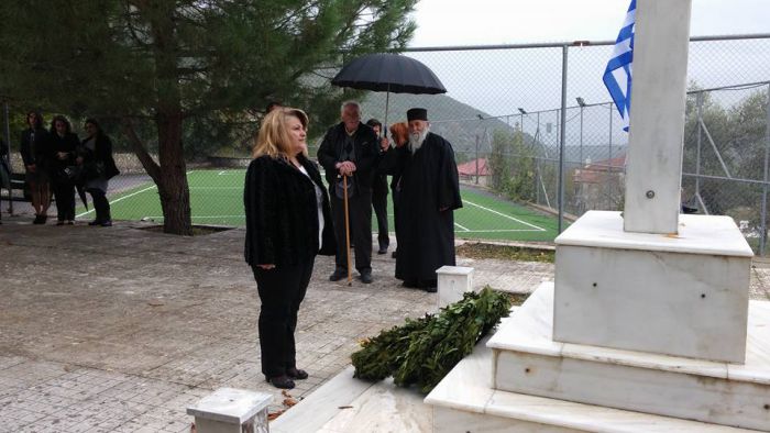 Η κατάθεση στεφάνων για την 28η Οκτωβρίου στην Κοντοβάζαινα (εικόνες)