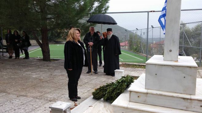 Η κατάθεση στεφάνων για την 28η Οκτωβρίου στην Κοντοβάζαινα (εικόνες)
