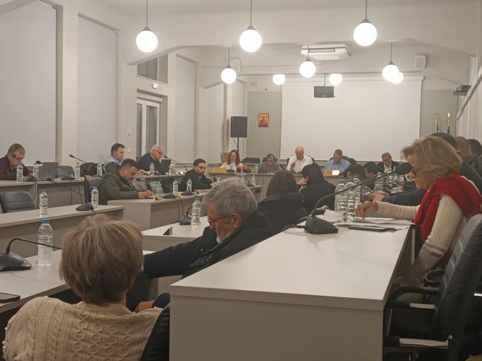 &Delta;&iota;&pi;&lambda;ή &sigma;&upsilon;&nu;&epsilon;&delta;&rho;ί&alpha;&sigma;&eta; &tau;&eta; &Delta;&epsilon;&upsilon;&tau;έ&rho;&alpha; &sigma;&tau;&omicron; &delta;&eta;&mu;&omicron;&tau;&iota;&kappa;ό &sigma;&upsilon;&mu;&beta;&omicron;ύ&lambda;&iota;&omicron; &Tau;&rho;ί&pi;&omicron;&lambda;&eta;&sigmaf; (23.3.2026)