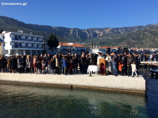 Αγιασμός των υδάτων στο Λιμάνι του Τυρού (vd)