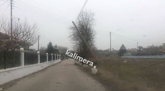 Τρίπολη | Με αυτή την κολόνα που είναι έτοιμη να πέσει, θα ασχοληθεί κανείς;