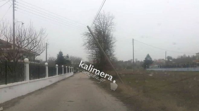 Τρίπολη | Με αυτή την κολόνα που είναι έτοιμη να πέσει, θα ασχοληθεί κανείς;