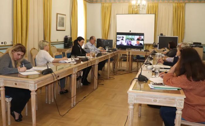 &Delta;&iota;&alpha;&beta;&omicron;ύ&lambda;&epsilon;&upsilon;&sigma;&eta; &xi;&epsilon;&kappa;&iota;&nu;ά &eta; &Pi;&epsilon;&rho;&iota;&phi;έ&rho;&epsilon;&iota;&alpha; &gamma;&iota;&alpha; &tau;&eta;&nu; &sigma;&tau;&rho;&alpha;&tau;&eta;&gamma;&iota;&kappa;ή &Omicron;&Chi;&Epsilon; (&Omicron;&lambda;&omicron;&kappa;&lambda;&eta;&rho;&omega;&mu;έ&nu;&eta; &Chi;&omega;&rho;&iota;&kappa;ή &Epsilon;&pi;έ&nu;&delta;&upsilon;&sigma;&eta;) &ldquo;&Pi;&omicron;&lambda;&iota;&tau;&iota;&sigma;&tau;&iota;&kappa;ή &Delta;&iota;&alpha;&delta;&rho;&omicron;&mu;ή &Pi;&epsilon;&lambda;&omicron;&pi;&omicron;&nu;&nu;ή&sigma;&omicron;&upsilon;&rdquo;