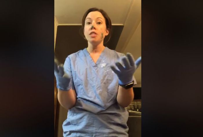Νοσοκόμα δείχνει το λάθος που κάνουμε στο σούπερ μάρκετ με τα γάντια! (vd)