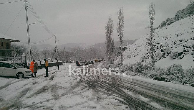 Κακοκαιρία - Απεγκλωβισμός αυτοκινήτου που  «κόλλησε» στο χωριό Μάρκου!
