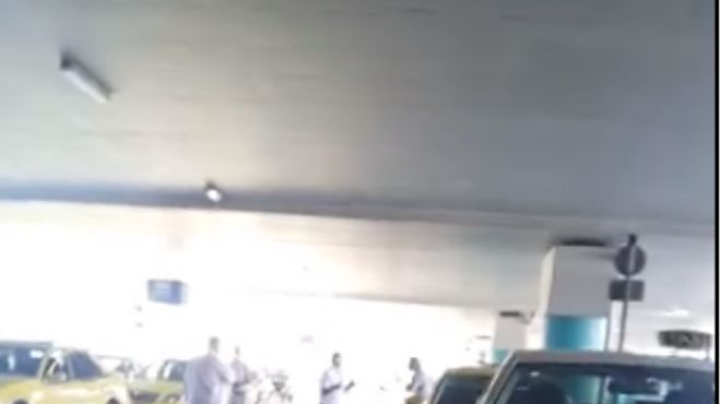 Ταξιτζήδες «σκοτώθηκαν» για μία θέση στην πιάτσα στο &quot;Ελ. Βενιζέλος&quot; (vd)