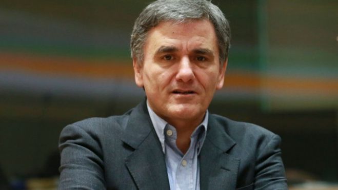 Τσακαλώτος: &quot;Υπάρχει περιθώριο να μην μειωθούν συντάξεις και αφορολόγητο&quot;