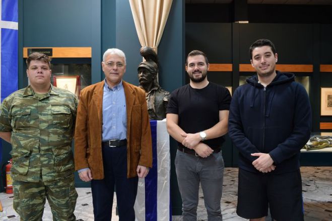 &Tau;&rho;&iota;&sigma;&delta;&iota;ά&sigma;&tau;&alpha;&tau;&eta; &pi;&epsilon;&rho;&iota;ή&gamma;&eta;&sigma;&eta; &sigma;&tau;&omicron; &Pi;&omicron;&lambda;&epsilon;&mu;&iota;&kappa;ό &Mu;&omicron;&upsilon;&sigma;&epsilon;ί&omicron; &Tau;&rho;ί&pi;&omicron;&lambda;&eta;&sigmaf;!