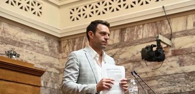 &Sigma;&tau;έ&phi;&alpha;&nu;&omicron;&sigmaf; &Kappa;&alpha;&sigma;&sigma;&epsilon;&lambda;ά&kappa;&eta;&sigmaf;: "&Beta;ί&tau;&sigma;&alpha;&sigmaf;, &Sigma;&kappa;&omicron;&upsilon;&rho;&lambda;έ&tau;&eta;&sigmaf;, &Phi;ί&lambda;&eta;&sigmaf; &laquo;έ&theta;&epsilon;&sigma;&alpha;&nu; &tau;&omicron;&nu; &epsilon;&alpha;&upsilon;&tau;ό &tau;&omicron;&upsilon;&sigmaf; &epsilon;&kappa;&tau;ό&sigmaf; &Sigma;&Upsilon;&Rho;&Iota;&Zeta;&Alpha;-&Pi;&Sigma;&raquo;"