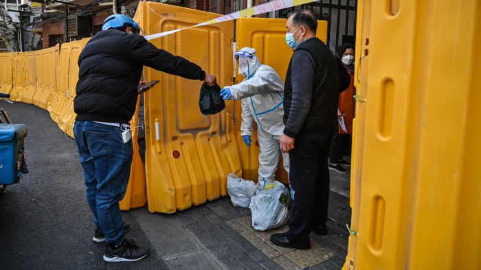 Απάνθρωπο lockdown στη Σανγκάη | Η θεωρία ότι οι Κινέζοι έχουν βρει ένα νέο επικίνδυνο στέλεχος του covid!