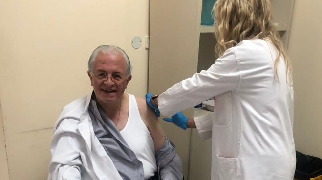 Επικαιροποιημένο εμβόλιο covid | Εμβολιάστηκε ο Διευθυντής του Κέντρου Υγείας Τρίπολης, Γιώργος Κούβελας