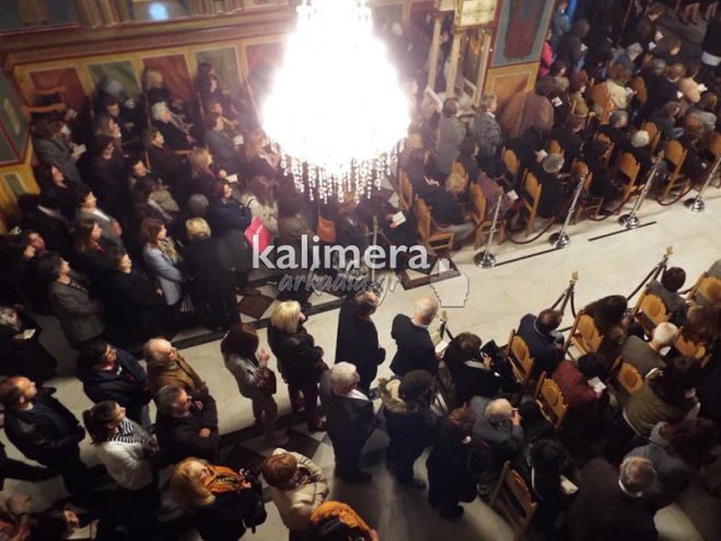 Πατείς με, πατώ σε, χθες, βράδυ...