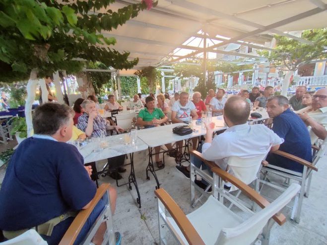 &Pi;&alpha;&rho;ά&lambda;&iota;&omicron; Ά&sigma;&tau;&rho;&omicron;&sigmaf; | &Mu;&epsilon; &omicron;&iota;&kappa;&omicron;&nu;&omicron;&mu;&iota;&kappa;&omicron;ύ&sigmaf; &mu;&epsilon;&tau;&alpha;&nu;ά&sigma;&tau;&epsilon;&sigmaf; &sigma;&upsilon;&nu;&alpha;&nu;&tau;ή&theta;&eta;&kappa;&epsilon; &omicron; &Psi;&upsilon;&chi;&omicron;&gamma;&iota;ό&sigmaf; &tau;&omicron;&upsilon; &Sigma;&Upsilon;&Rho;&Iota;&Zeta;&Alpha; (&epsilon;&iota;&kappa;ό&nu;&epsilon;&sigmaf;)