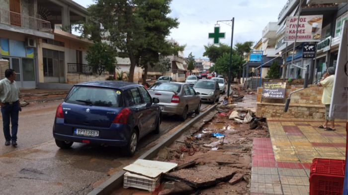 Σε απόγνωση οι κάτοικοι της Μάνδρας - Τα βίντεο της καταστροφής (vd)
