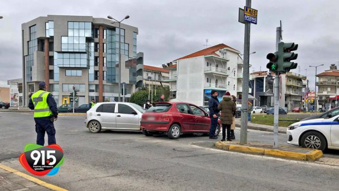 &Tau;&rho;&omicron;&chi;&alpha;ί&omicron; &alpha;&tau;ύ&chi;&eta;&mu;&alpha; &sigma;&tau;&alpha; &phi;&alpha;&nu;ά&rho;&iota;&alpha; &tau;&omicron;&upsilon; &Kappa;ό&mu;&beta;&omicron;&upsilon; &Nu;&alpha;&upsilon;&pi;&lambda;ί&omicron;&upsilon; &ndash; &Mu;&omicron;&upsilon;&nu;&tau;&zeta;&omicron;&upsilon;&rho;ό&pi;&omicron;&upsilon;&lambda;&omicron;&upsilon;