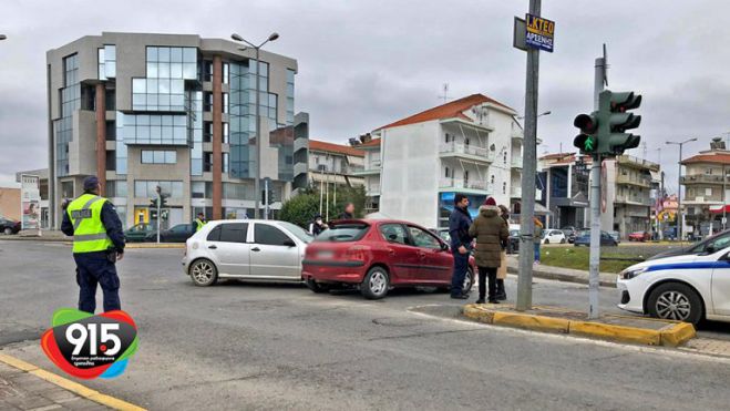 &Tau;&rho;&omicron;&chi;&alpha;ί&omicron; &alpha;&tau;ύ&chi;&eta;&mu;&alpha; &sigma;&tau;&alpha; &phi;&alpha;&nu;ά&rho;&iota;&alpha; &tau;&omicron;&upsilon; &Kappa;ό&mu;&beta;&omicron;&upsilon; &Nu;&alpha;&upsilon;&pi;&lambda;ί&omicron;&upsilon; &ndash; &Mu;&omicron;&upsilon;&nu;&tau;&zeta;&omicron;&upsilon;&rho;ό&pi;&omicron;&upsilon;&lambda;&omicron;&upsilon;