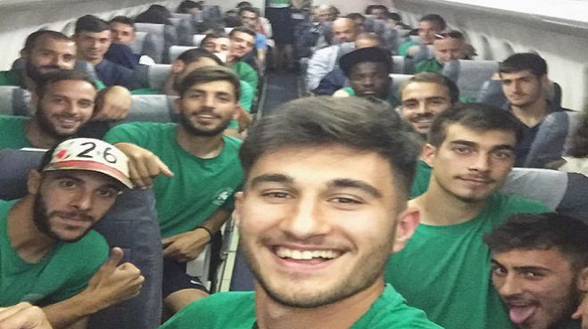 Η selfie των παιχτών του Παναρκαδικού μέσα στο αεροπλάνο!