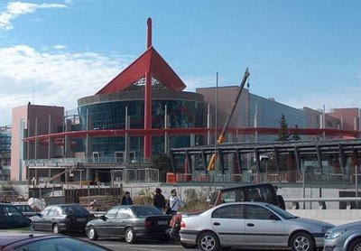 Έκρηξη με δύο ελαφρά τραυματίες στο εμπορικό κέντρο The Mall στο Μαρούσι