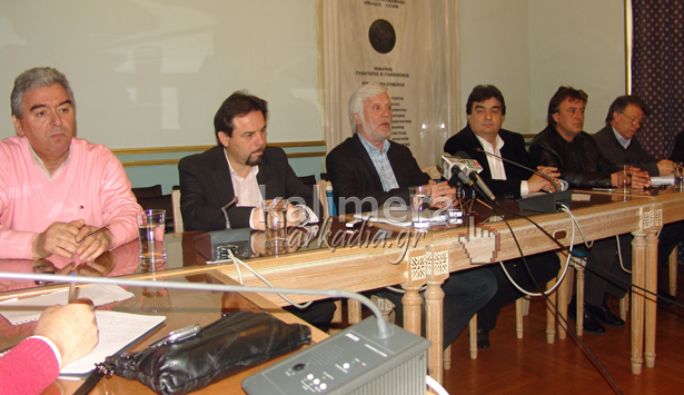 &Sigma;&upsilon;&nu;&epsilon;&chi;ί&zeta;&epsilon;&tau;&alpha;&iota; &omicron; &kappa;&alpha;&upsilon;&gamma;ά&sigmaf; &gamma;&iota;&alpha; &tau;&alpha; &sigma;&kappa;&omicron;&upsilon;&pi;ί&delta;&iota;&alpha; - &Tau;&alpha;&tau;&omicron;ύ&lambda;&eta;&sigmaf;: &laquo;&Delta;ί&gamma;&lambda;&omega;&sigma;&sigma;&omicron;&sigmaf; &kappa;&alpha;&iota; &alpha;&lambda;&lambda;&omicron;&pi;&rho;ό&sigma;&alpha;&lambda;&lambda;&omicron;&sigmaf; &omicron; &Sigma;&mu;&upsilon;&rho;&nu;&iota;ώ&tau;&eta;&sigmaf;&raquo;! (vd)