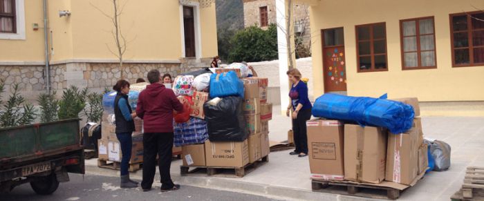 Λεωνίδιο - Τεράστια η ανταπόκριση του κόσμου στη συγκέντρωση υλικού για τους πρόσφυγες (εικόνες)