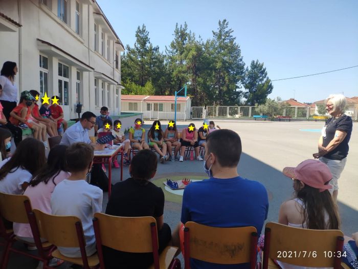 Έ&nu;&alpha; &mu;&omicron;&nu;&alpha;&delta;&iota;&kappa;ό &pi;&alpha;&iota;&chi;&nu;ί&delta;&iota; &iota;&sigma;&tau;&omicron;&rho;ί&alpha;&sigmaf; &alpha;&pi;ό &tau;&omicron; &Pi;&omicron;&lambda;&epsilon;&mu;&iota;&kappa;ό &Mu;&omicron;&upsilon;&sigma;&epsilon;ί&omicron; &sigma;&tau;&omicron; &Kappa;&Delta;&Alpha;&Pi; &tau;&omicron;&upsilon; &Delta;ή&mu;&omicron;&upsilon; &Tau;&rho;ί&pi;&omicron;&lambda;&eta;&sigmaf; (&epsilon;&iota;&kappa;ό&nu;&epsilon;&sigmaf;)