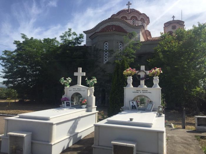 Ένα κεράκι για τους νεκρούς μας ...