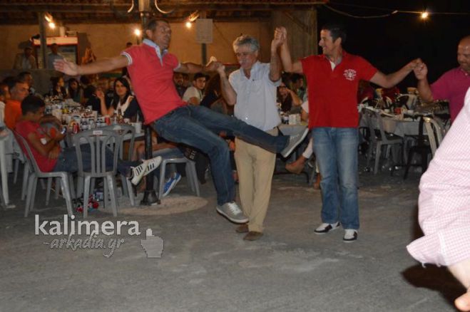 &Sigma;&epsilon; &rho;&upsilon;&theta;&mu;&omicron;ύ&sigmaf; ... &delta;&eta;&mu;&omicron;&tau;&iota;&kappa;&omicron;ύ&sigmaf; &gamma;&lambda;έ&nu;&tau;&eta;&sigma;&alpha;&nu; &sigma;&tau;&omicron; &Tau;&zeta;ί&beta;&alpha; - &Delta;&epsilon;ί&tau;&epsilon; &epsilon;&iota;&kappa;ό&nu;&epsilon;&sigmaf; &alpha;&pi;ό &tau;&omicron; &pi;&alpha;&nu;&eta;&gamma;ύ&rho;&iota;!