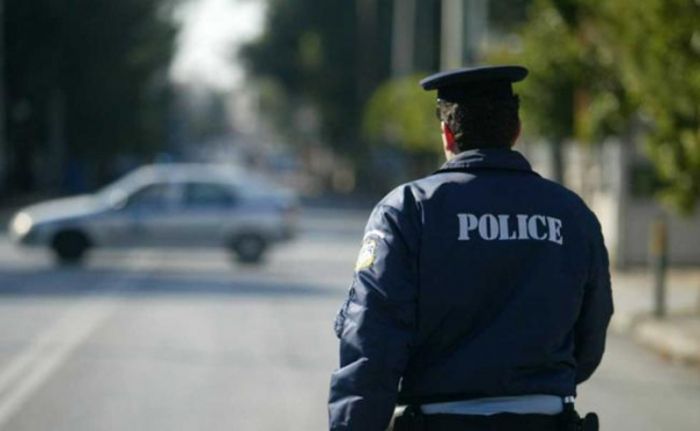 &Alpha;&sigma;&tau;&upsilon;&nu;&omicron;&mu;&iota;&kappa;&omicron;ί &sigma;&tau;&eta;&nu; &Alpha;&rho;&kappa;&alpha;&delta;ί&alpha;: &laquo;&Kappa;ά&nu;&omicron;&upsilon;&mu;&epsilon; &mu;ό&nu;&omicron;&iota; &mu;&alpha;&sigmaf; &alpha;&pi;&omicron;&lambda;&upsilon;&mu;ά&nu;&sigma;&epsilon;&iota;&sigmaf;. &Delta;&epsilon;&nu; &mu;&alpha;&sigmaf; έ&chi;&omicron;&upsilon;&nu; &delta;ώ&sigma;&epsilon;&iota; &gamma;ά&nu;&tau;&iota;&alpha;, &mu;ά&sigma;&kappa;&epsilon;&sigmaf;, &omicron;ύ&tau;&epsilon; έ&nu;&alpha; &alpha;&pi;&omicron;&lambda;&upsilon;&mu;&alpha;&nu;&tau;&iota;&kappa;ό&raquo;