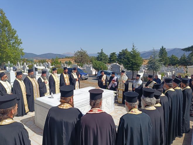 Μνημόσυνο για τον Μακαριστό Μητροπολίτη Κυρό Αλέξανδρο τελέστηκε στην Τρίπολη (εικόνες)