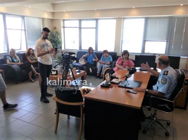 &Pi;&rho;ώ&tau;&eta; &sigma;&upsilon;&nu;ά&nu;&tau;&eta;&sigma;&eta; &mu;&epsilon; &delta;&eta;&mu;&omicron;&sigma;&iota;&omicron;&gamma;&rho;ά&phi;&omicron;&upsilon;&sigmaf; &epsilon;ί&chi;&epsilon; &omicron; &nu;έ&omicron;&sigmaf; &Pi;&epsilon;&rho;&iota;&phi;&epsilon;&rho;&epsilon;&iota;&alpha;&kappa;ό&sigmaf; &Delta;&iota;&epsilon;&upsilon;&theta;&upsilon;&nu;&tau;ή&sigmaf; &tau;&eta;&sigmaf; &Alpha;&sigma;&tau;&upsilon;&nu;&omicron;&mu;ί&alpha;&sigmaf; (&epsilon;&iota;&kappa;ό&nu;&epsilon;&sigmaf;)