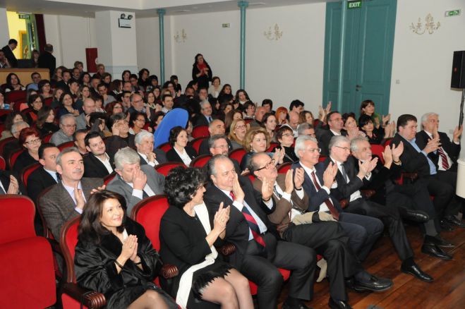 &Tau;&rho;ί&pi;&omicron;&lambda;&eta; | &Omicron;&chi;&tau;ώ &chi;&rho;ό&nu;&iota;&alpha; &alpha;&pi;ό &tau;&eta;&nu; &epsilon;&pi;&alpha;&nu;&alpha;&lambda;&epsilon;&iota;&tau;&omicron;&upsilon;&rho;&gamma;ί&alpha; &tau;&omicron;&upsilon; &Mu;&alpha;&lambda;&lambda;&iota;&alpha;&rho;&omicron;&pi;&omicron;&upsilon;&lambda;&epsilon;ί&omicron;&upsilon; &Theta;&epsilon;ά&tau;&rho;&omicron;&upsilon; (&epsilon;&iota;&kappa;ό&nu;&epsilon;&sigmaf;)
