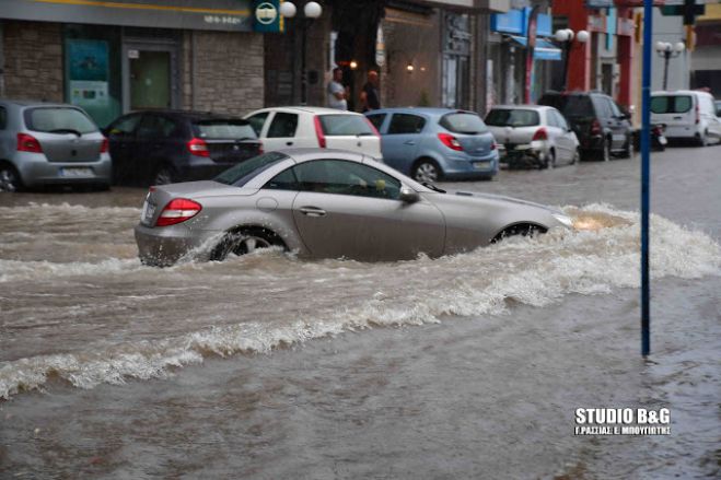 Σφοδρή καταιγίδα στην Αργολίδα - Πλημμύρες στο Ναύπλιο (εικόνες)