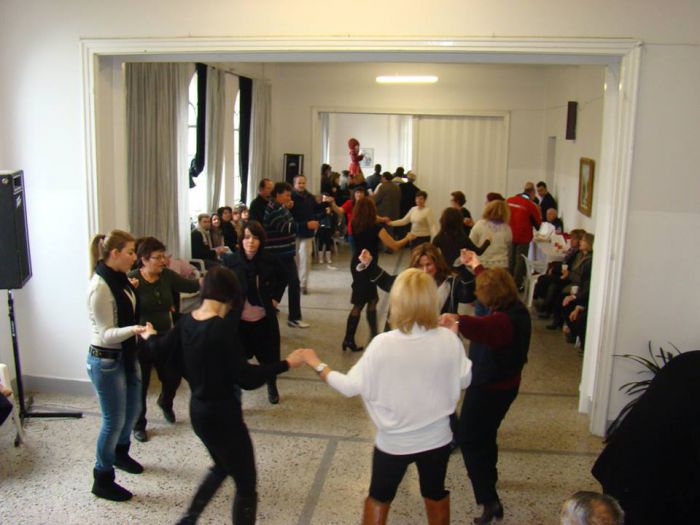 &Tau;&epsilon;&gamma;έ&alpha; | &Sigma;&tau;&eta;&nu; &Pi;&alpha;&lambda;&alpha;&iota;ά &Epsilon;&pi;&iota;&sigma;&kappa;&omicron;&pi;ή &gamma;&iota;ό&rho;&tau;&alpha;&sigma;&alpha;&nu; &tau;&alpha; &Kappa;&omicron;ύ&lambda;&omicron;&upsilon;&mu;&alpha;! (&epsilon;&iota;&kappa;ό&nu;&epsilon;&sigmaf;)