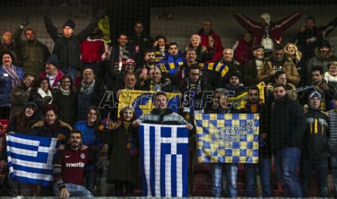 Οι παίχτες του Αστέρα χειροκρότησαν τον κόσμο που ταξίδεψε ως την Πράγα (vd)