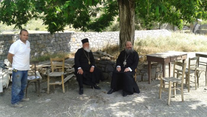 &Sigma;&tau;&iota;&sigmaf; &Alpha;&rho;&kappa;&alpha;&delta;&iota;&kappa;έ&sigmaf; &beta;&omicron;&upsilon;&nu;&omicron;&kappa;&omicron;&rho;&phi;έ&sigmaf; &omicron;&iota; &Mu;&eta;&tau;&rho;&omicron;&pi;&omicron;&lambda;ί&tau;&epsilon;&sigmaf; &Mu;&alpha;&nu;&tau;&iota;&nu;&epsilon;ί&alpha;&sigmaf; &kappa;&alpha;&iota; &Pi;&alpha;&tau;&rho;ώ&nu; (&epsilon;&iota;&kappa;ό&nu;&epsilon;&sigmaf;)