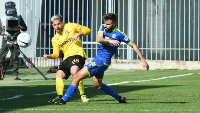 Ό&lambda;&alpha; "&Chi;" &alpha;&nu;ά&mu;&epsilon;&sigma;&alpha; &sigma;&epsilon; &Alpha;&sigma;&tau;έ&rho;&alpha; &kappa;&alpha;&iota; Ά&rho;&eta; (vd)