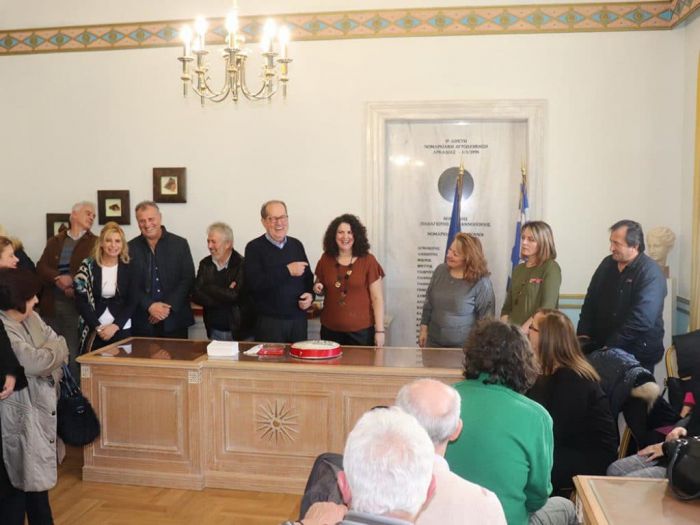 &Nu;ί&kappa;&alpha;&sigmaf;: &ldquo;&Mu;&epsilon; &epsilon;&nu;&delta;&iota;&alpha;&phi;έ&rho;&epsilon;&iota; &eta; &pi;&rho;&omicron;&sigma;&phi;&omicron;&rho;ά, ό&chi;&iota; &eta; &kappa;&omicron;&mu;&mu;&alpha;&tau;&iota;&kappa;ή &tau;&omicron;&pi;&omicron;&theta;έ&tau;&eta;&sigma;&eta; &tau;&omega;&nu; &upsilon;&pi;&alpha;&lambda;&lambda;ή&lambda;&omega;&nu;&rdquo;