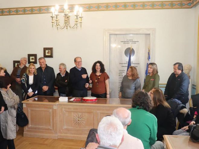 &Nu;ί&kappa;&alpha;&sigmaf;: &ldquo;&Mu;&epsilon; &epsilon;&nu;&delta;&iota;&alpha;&phi;έ&rho;&epsilon;&iota; &eta; &pi;&rho;&omicron;&sigma;&phi;&omicron;&rho;ά, ό&chi;&iota; &eta; &kappa;&omicron;&mu;&mu;&alpha;&tau;&iota;&kappa;ή &tau;&omicron;&pi;&omicron;&theta;έ&tau;&eta;&sigma;&eta; &tau;&omega;&nu; &upsilon;&pi;&alpha;&lambda;&lambda;ή&lambda;&omega;&nu;&rdquo;