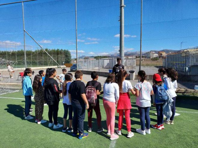 "&Alpha;&sigma;&tau;έ&rho;&alpha;&sigmaf; - &Alpha;&sigma;&tau;έ&rho;&alpha;&sigmaf;" ... &alpha;&pi;ό &mu;&alpha;&theta;&eta;&tau;έ&sigmaf; &tau;&omicron;&upsilon; 6&omicron;&upsilon; &Delta;&eta;&mu;&omicron;&tau;&iota;&kappa;&omicron;ύ &Sigma;&chi;&omicron;&lambda;&epsilon;ί&omicron;&upsilon; &Tau;&rho;ί&pi;&omicron;&lambda;&eta;&sigmaf;! (vd)