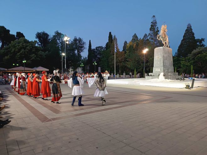 Ο Χορευτικός Όμιλος Τρίπολης στην εκδήλωση για τα αποκαλυπτήρια του συντηρημένου ανδριάντα του Θεόδωρου Κολοκοτρώνη