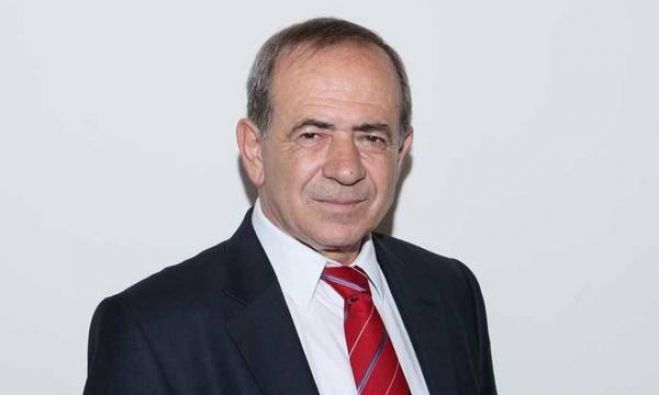 &Beta;&alpha;&rho;ύ &pi;έ&nu;&theta;&omicron;&sigmaf; &gamma;&iota;&alpha; &tau;&omicron;&nu; &delta;ή&mu;&alpha;&rho;&chi;&omicron; &Alpha;&nu;&alpha;&tau;&omicron;&lambda;&iota;&kappa;ή&sigmaf; &Mu;ά&nu;&eta;&sigmaf; &ndash; &Pi;έ&theta;&alpha;&nu;&epsilon; &omicron; &gamma;&iota;&omicron;&sigmaf; &tau;&omicron;&upsilon; &sigma;&epsilon; &eta;&lambda;&iota;&kappa;ί&alpha; 41 &epsilon;&tau;ώ&nu;