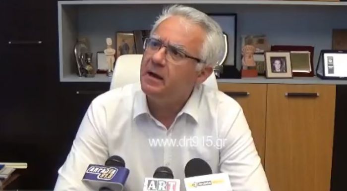 &Sigma;&mu;&upsilon;&rho;&nu;&iota;ώ&tau;&eta;&sigmaf;: "&Tau;έ&sigma;&sigma;&epsilon;&rho;&alpha; &chi;&rho;ό&nu;&iota;&alpha; &alpha;&delta;&rho;ά&nu;&epsilon;&iota;&alpha;&sigmaf; &sigma;&tau;&omicron;&nu; &Delta;ή&mu;&omicron; &Tau;&rho;ί&pi;&omicron;&lambda;&eta;&sigmaf;" (vd)