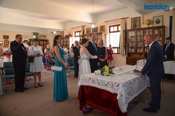 &Nu;&epsilon;&alpha;&rho;ό &zeta;&epsilon;&upsilon;&gamma;ά&rho;&iota; &alpha;&pi;ό &tau;&eta;&nu; &Alpha;&upsilon;&sigma;&tau;&rho;ί&alpha; &pi;&alpha;&nu;&tau;&rho;&epsilon;ύ&tau;&eta;&kappa;&epsilon; &sigma;&tau;&omicron; &Lambda;&epsilon;&omega;&nu;ί&delta;&iota;&omicron; (vd)