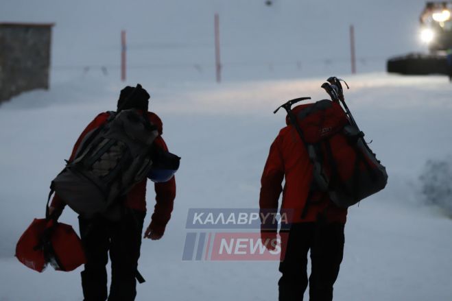 &Tau;&rho;&alpha;&gamma;&omega;&delta;ί&alpha; &sigma;&tau;&omicron;&nu; &Chi;&epsilon;&lambda;&mu;ό &mu;&epsilon; &tau;&rho;&epsilon;&iota;&sigmaf; &nu;&epsilon;&kappa;&rho;&omicron;ύ&sigmaf; &omicron;&rho;&epsilon;&iota;&beta;ά&tau;&epsilon;&sigmaf;...