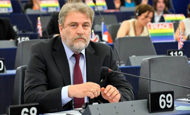 &Omicron; &Nu;ό&tau;&eta;&sigmaf; &Mu;&alpha;&rho;&iota;ά&sigmaf; έ&rho;&chi;&epsilon;&tau;&alpha;&iota; &sigma;&epsilon; &Tau;&rho;ί&pi;&omicron;&lambda;&eta;