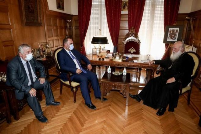 &Mu;&epsilon; &tau;&omicron;&nu; &Alpha;&rho;&chi;&iota;&epsilon;&pi;ί&sigma;&kappa;&omicron;&pi;&omicron; &Iota;&epsilon;&rho;ώ&nu;&upsilon;&mu;&omicron; &sigma;&upsilon;&nu;&alpha;&nu;&tau;ή&theta;&eta;&kappa;&alpha;&nu; &omicron;&iota; &Delta;ή&mu;&alpha;&rho;&chi;&omicron;&iota; &Mu;&epsilon;&gamma;&alpha;&lambda;ό&pi;&omicron;&lambda;&eta;&sigmaf; &kappa;&alpha;&iota; &Gamma;&omicron;&rho;&tau;&upsilon;&nu;ί&alpha;&sigmaf;