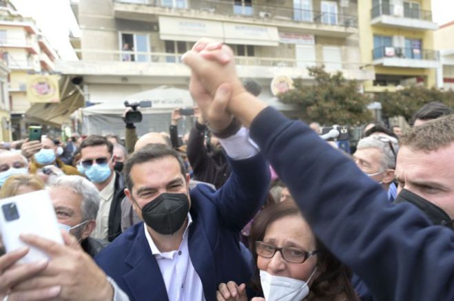 &Theta;&epsilon;&rho;&mu;ή &upsilon;&pi;&omicron;&delta;&omicron;&chi;ή &sigma;&tau;&eta;&nu; &Pi;ά&tau;&rho;&alpha; | "&Tau;&sigma;ί&pi;&rho;&alpha; &gamma;&epsilon;&rho;ά, &nu;&alpha; &pi;έ&sigma;&epsilon;&iota; &eta; &delta;&epsilon;&xi;&iota;ά" (vd)
