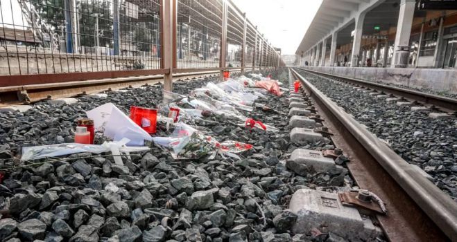 "&Epsilon;&phi;&eta;&mu;&epsilon;&rho;ί&delta;&alpha; &tau;&omega;&nu; &Sigma;&upsilon;&nu;&tau;&alpha;&kappa;&tau;ώ&nu;": "&Nu;&epsilon;&kappa;&rho;ό&sigmaf; &sigma;&epsilon; &tau;&rho;&omicron;&chi;&alpha;ί&omicron; &pi;&rho;ό&sigma;&omega;&pi;&omicron;-&kappa;&lambda;&epsilon;&iota;&delta;ί &gamma;&iota;&alpha; &tau;&eta;&nu; &upsilon;&pi;ό&theta;&epsilon;&sigma;&eta; &tau;&omega;&nu; &Tau;&epsilon;&mu;&pi;ώ&nu;"