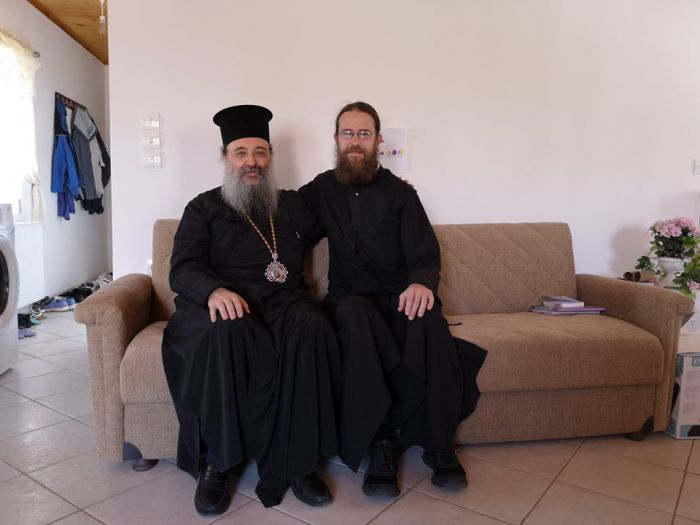 Λουκά Μαντινείας | Με ιερέα που διακονεί στην Αμερική συναντήθηκε ο Μητροπολίτης Χρυσόστομος