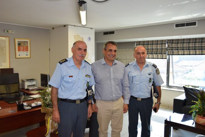 &Tau;&rho;ί&pi;&omicron;&lambda;&eta; | &Epsilon;&theta;&iota;&mu;&omicron;&tau;&upsilon;&pi;&iota;&kappa;έ&sigmaf; &sigma;&upsilon;&nu;&alpha;&nu;&tau;ή&sigma;&epsilon;&iota;&sigmaf; &epsilon;ί&chi;&epsilon; &omicron; &nu;έ&omicron;&sigmaf; &Pi;&epsilon;&rho;&iota;&phi;&epsilon;&rho;&epsilon;&iota;&alpha;&kappa;ό&sigmaf; &Delta;&iota;&epsilon;&upsilon;&theta;&upsilon;&nu;&tau;ή&sigmaf; &tau;&eta;&sigmaf; &Alpha;&sigma;&tau;&upsilon;&nu;&omicron;&mu;ί&alpha;&sigmaf; (&epsilon;&iota;&kappa;ό&nu;&epsilon;&sigmaf;)